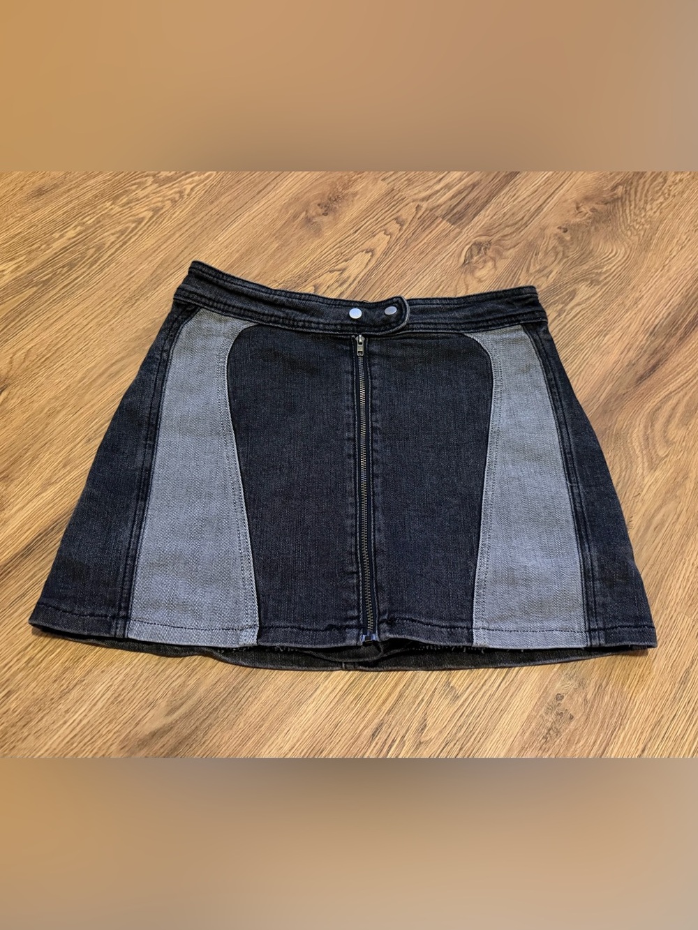 Windsor Two-Tone Black & Gray Front-Zip Denim Skort size Small  (0269)